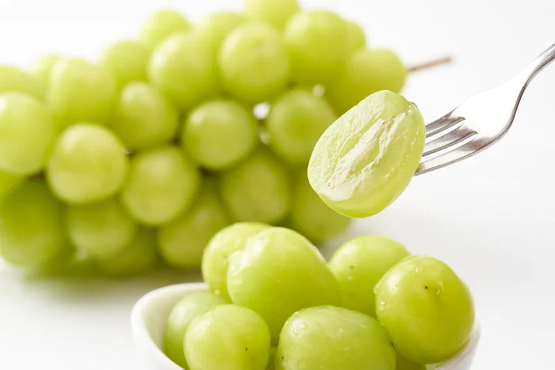 Anggur Shine Muscat dengan aroma yang khas dan tekstur yang kenyal