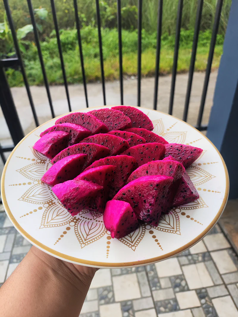 Buah naga Purple Haze dibelah