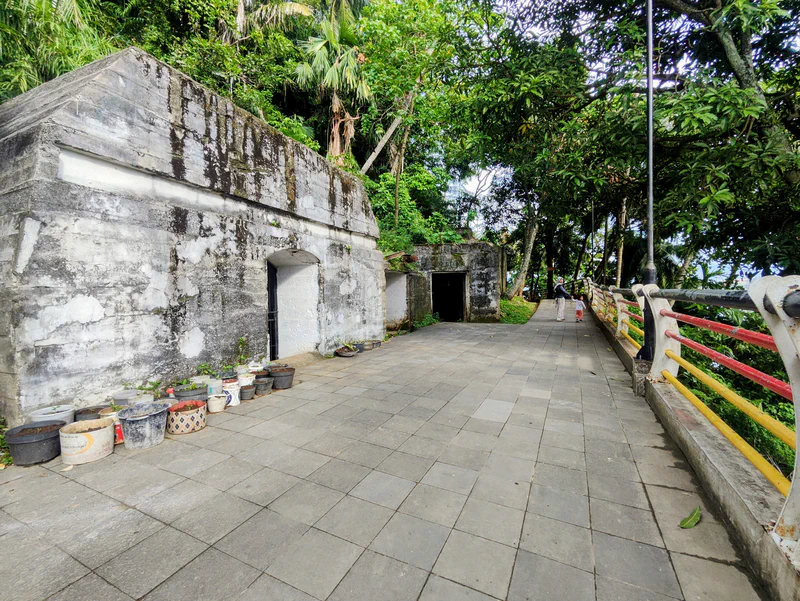 Bangunan peninggalan Belanda di Gunung Padang