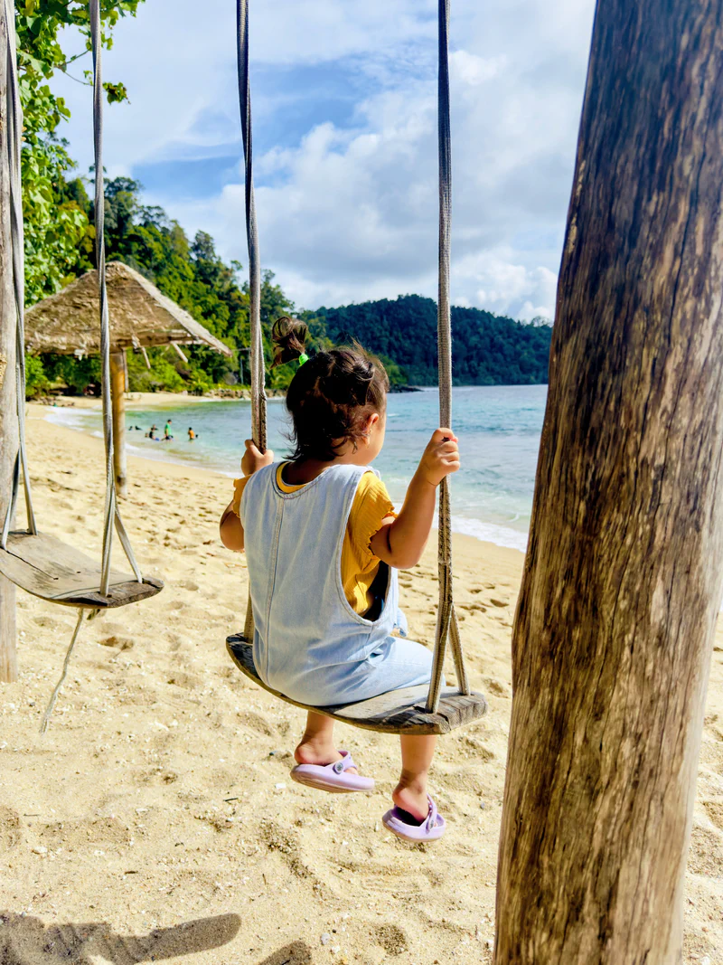 Ayunan di Pantai Batu Kuciang