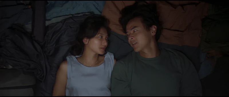 Sore dan Jonathan menghadap laut